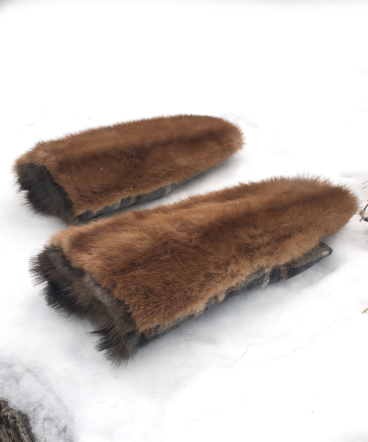 Real Fur Mittens. Brown mink fur mittens with fur lining. Fur lined Mittens for raynaud's. warmest furry mittens made in Canada. Big furry mitts for men