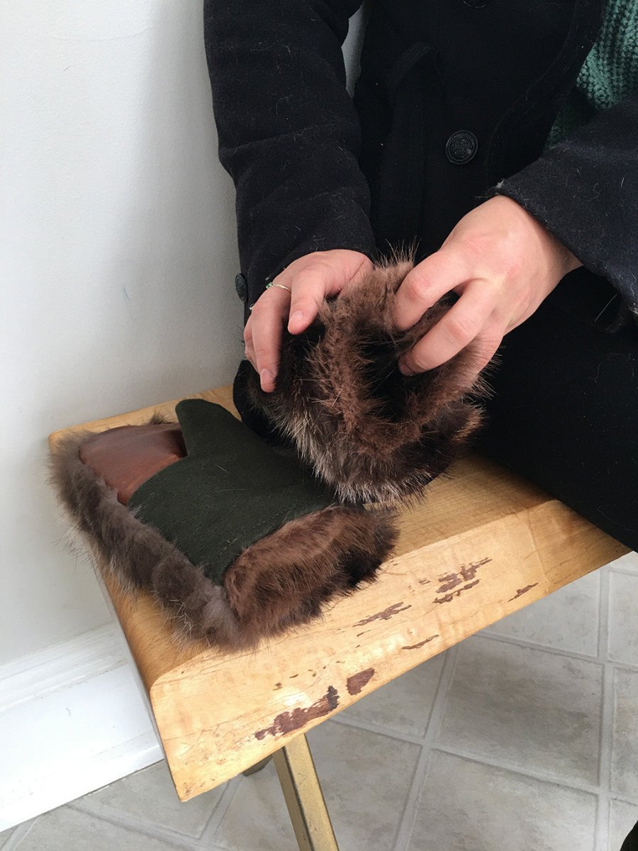 Women's Large / Men's Small Real Fur Mittens - Raccoon Fur - Muffle - Up!