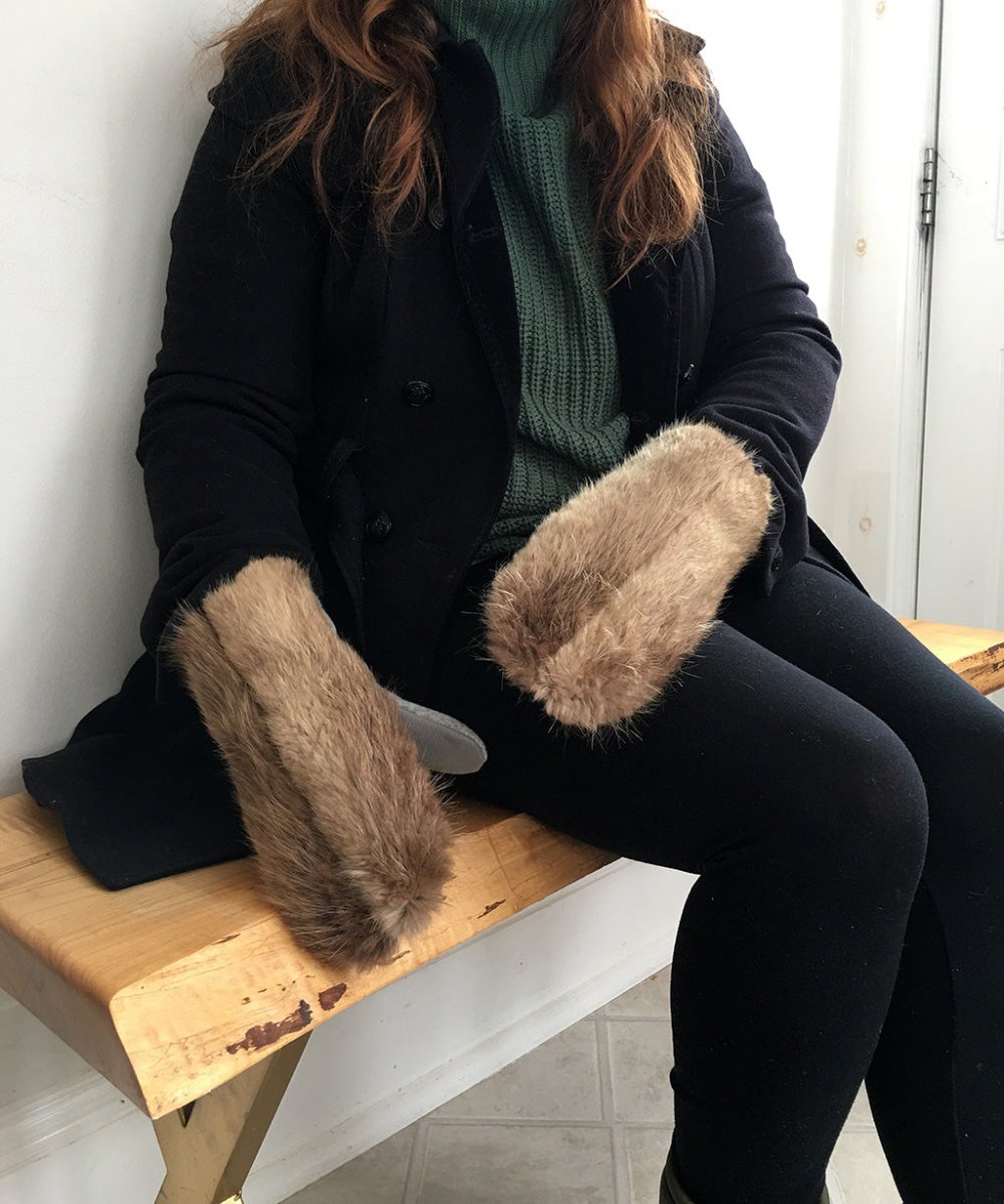 Women's Medium Real Fur Mittens - Beaver Fur - Muffle - Up!