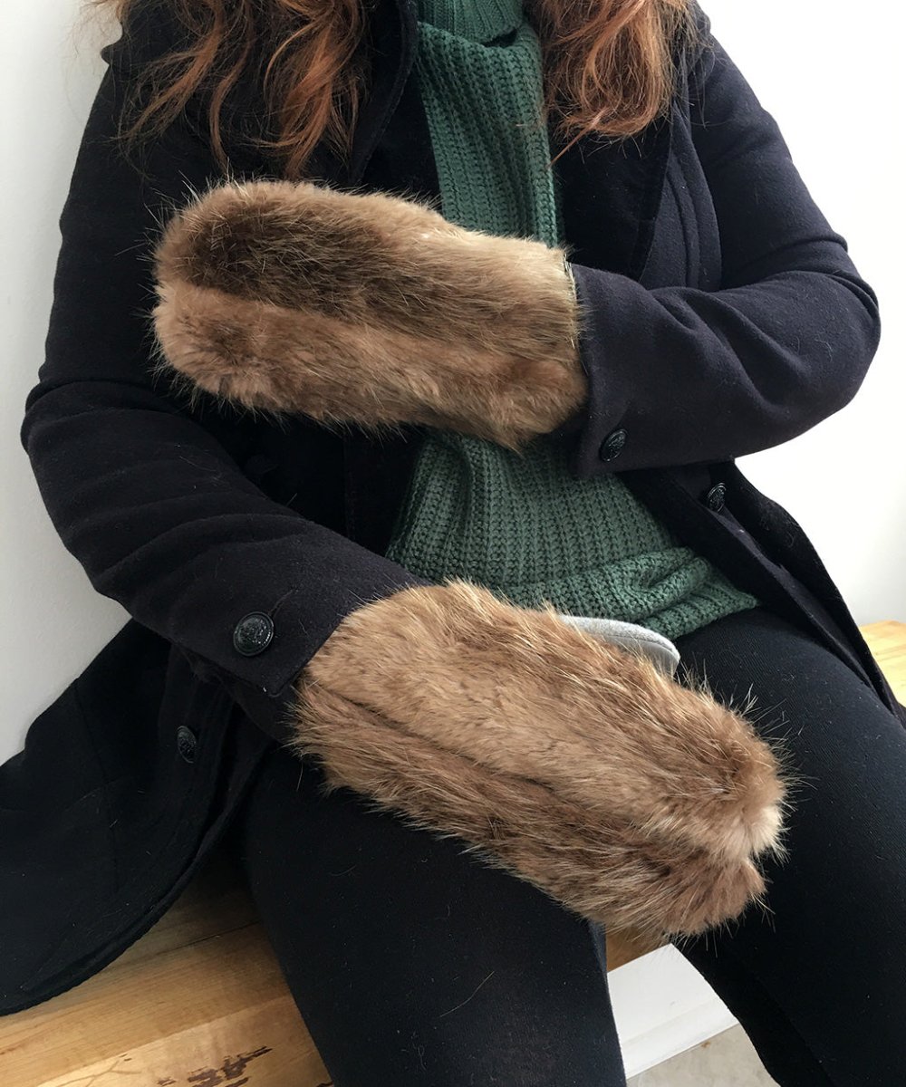 Women's Medium Real Fur Mittens - Beaver Fur - Muffle - Up!