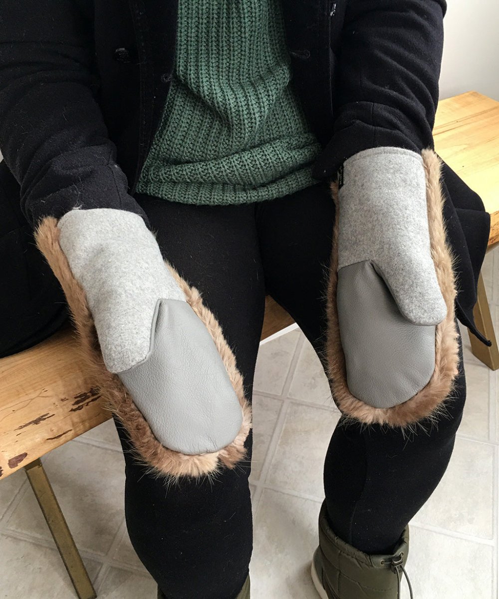 Women's Medium Real Fur Mittens - Beaver Fur - Muffle - Up!