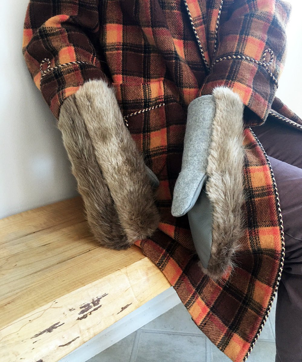 Women's Medium Real Fur Mittens - Beaver Fur - Muffle - Up!