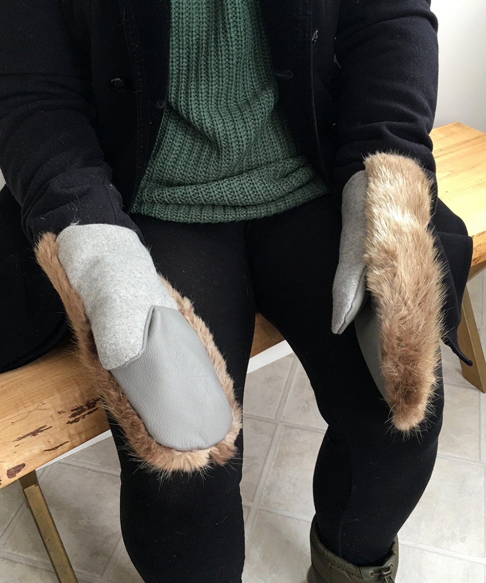 Women's Medium Real Fur Mittens - Beaver Fur - Muffle - Up!