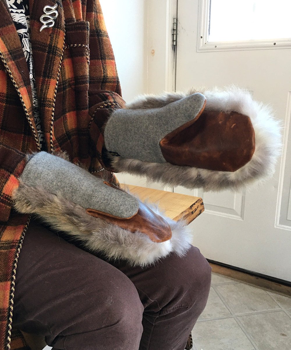 Women's Medium Real Fur Mittens - Coyote Fur 2 - Muffle - Up!