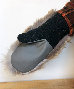 Women's Medium Real Fur Mittens - Coyote Fur - Muffle - Up!