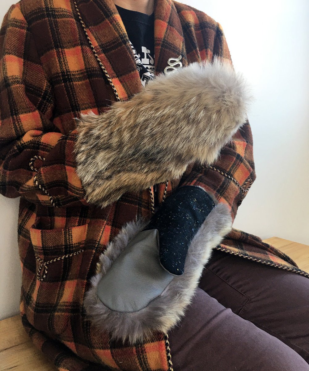 Women's Medium Real Fur Mittens - Coyote Fur - Muffle - Up!