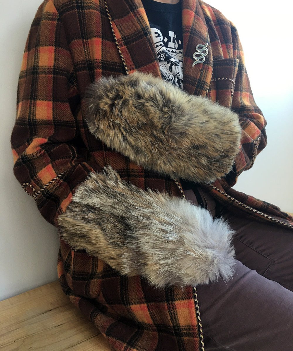 Women's Medium Real Fur Mittens - Coyote Fur - Muffle - Up!