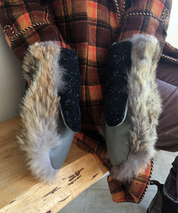 Women's Medium Real Fur Mittens - Coyote Fur - Muffle - Up!